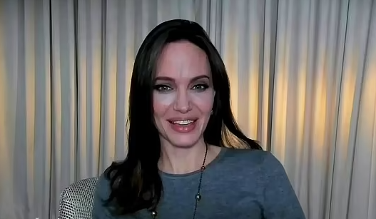 Анджелина Джоли удивила поклонников сияющей кожей: 5 бьюти-секретов звезды