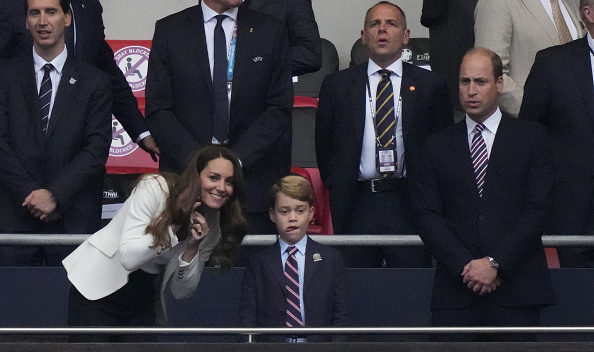 Том Круз приехал из Штатов, а принц Джордж стал мемом: как звезды поддержали британских футболистов на «Евро 2020»?