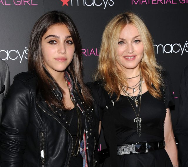 «Она помешана на контроле»: дочь Мадонны рассказала об отношениях с матерью
