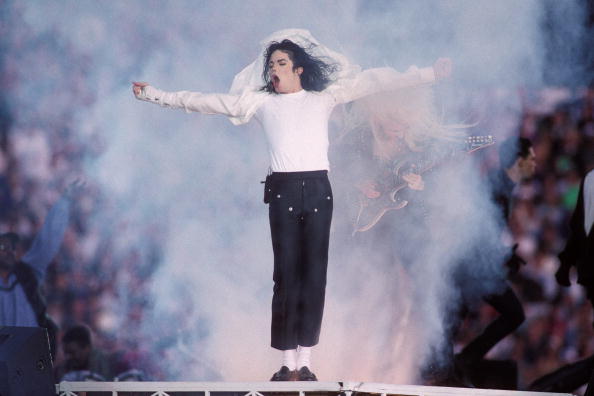 Цифра дня: анкета Майкла Джексона для замены паспорта продается за 75 тысяч долларов
