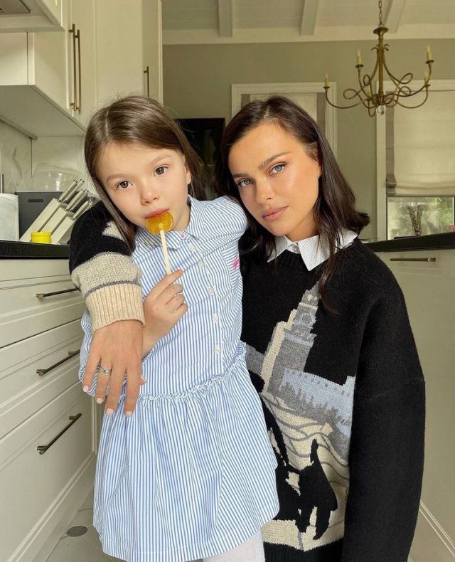 Копия мамы: Лена Темникова показала, как выглядит ее подросшая дочь