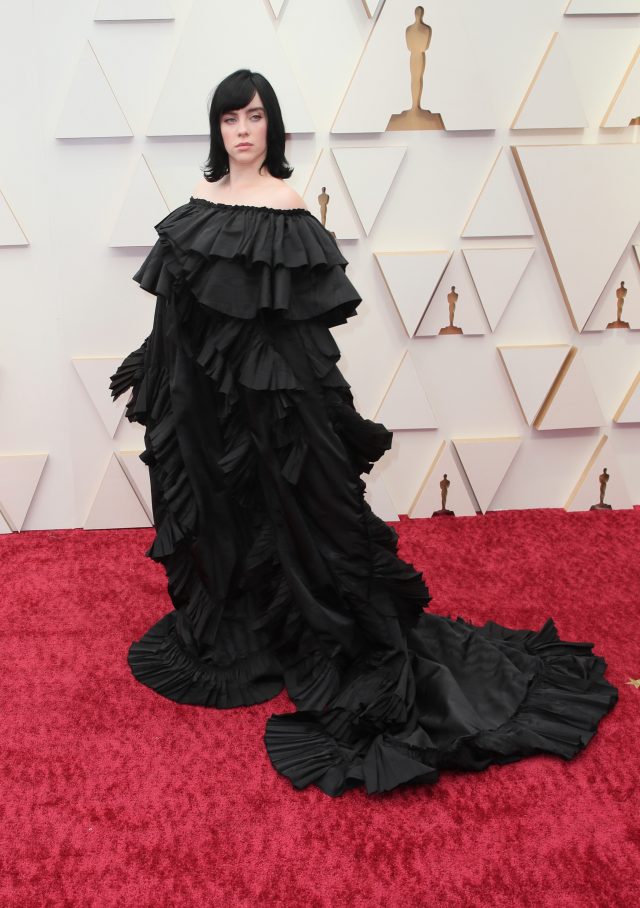 Билли Айлиш ответила на критику своего платья с церемонии «Оскар»