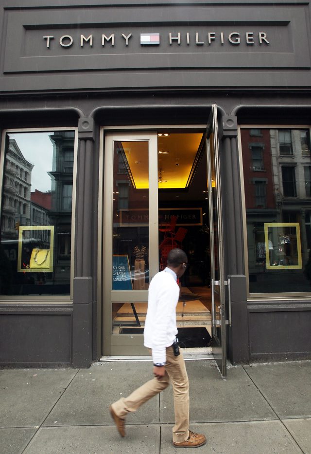 Tommy Hilfiger, Calvin Klein и Warner’s временно закрывают свои магазины