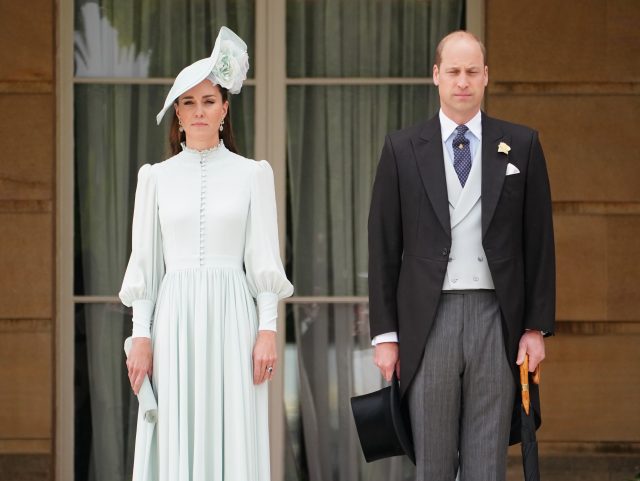 Вместо Елизаветы II: новый выход Кейт Миддлтон в мятном платье и принца Уильяма