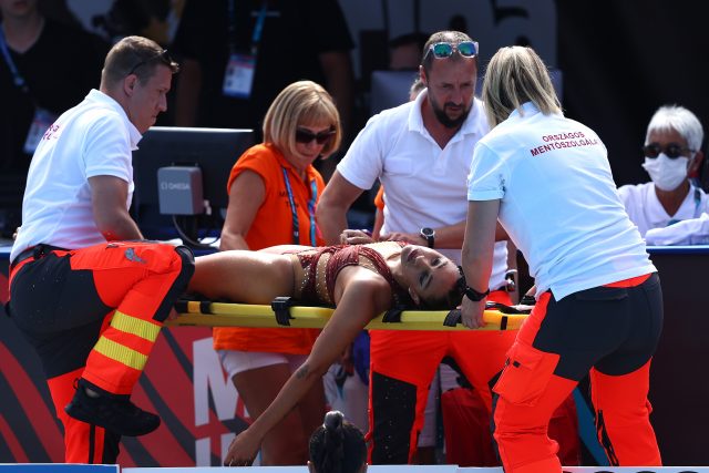 Американская синхронистка потеряла сознание под водой на чемпионате мира: ее спас тренер