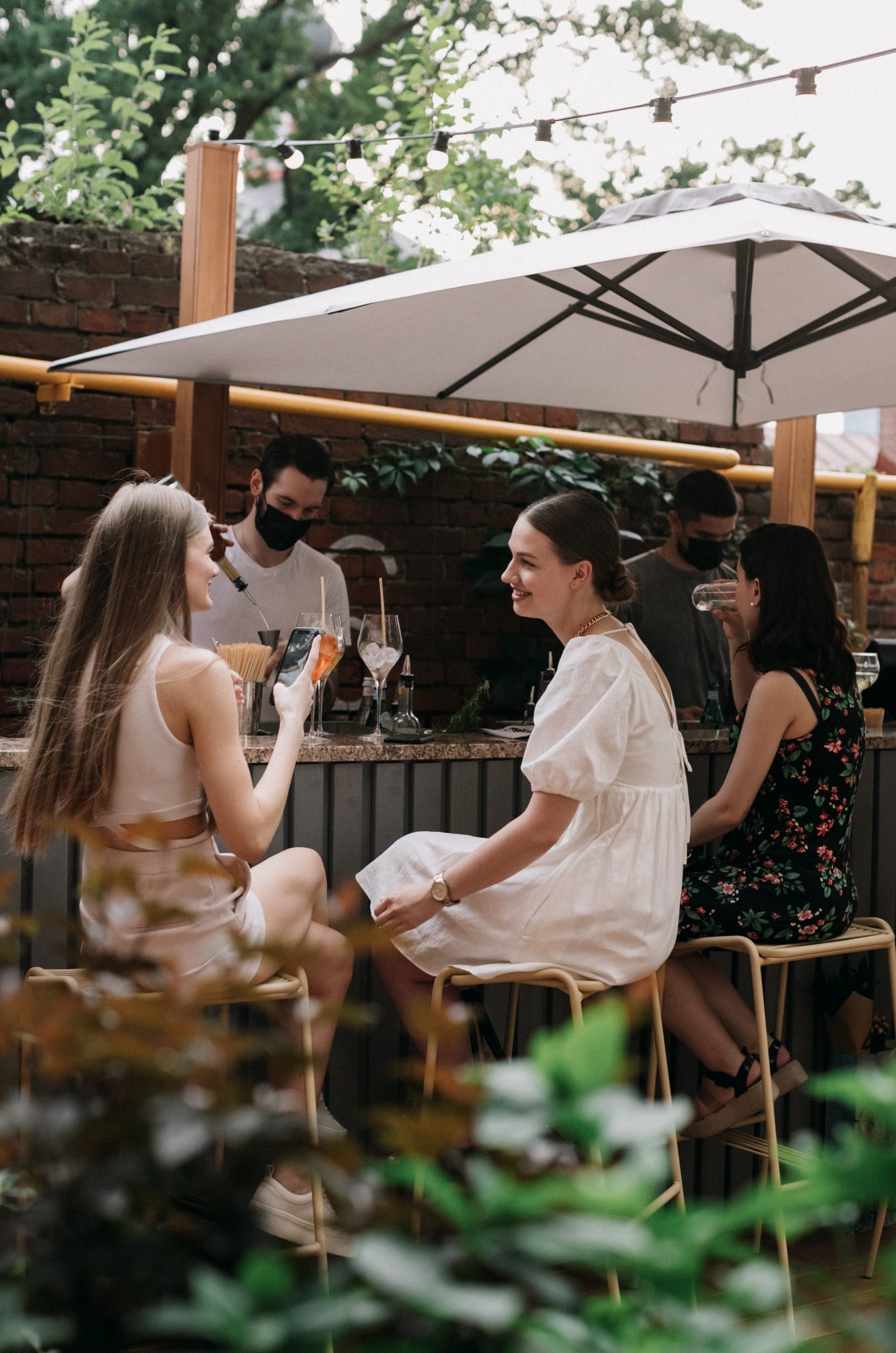 7 best bars for summer hangouts - The Fashion Vibes
