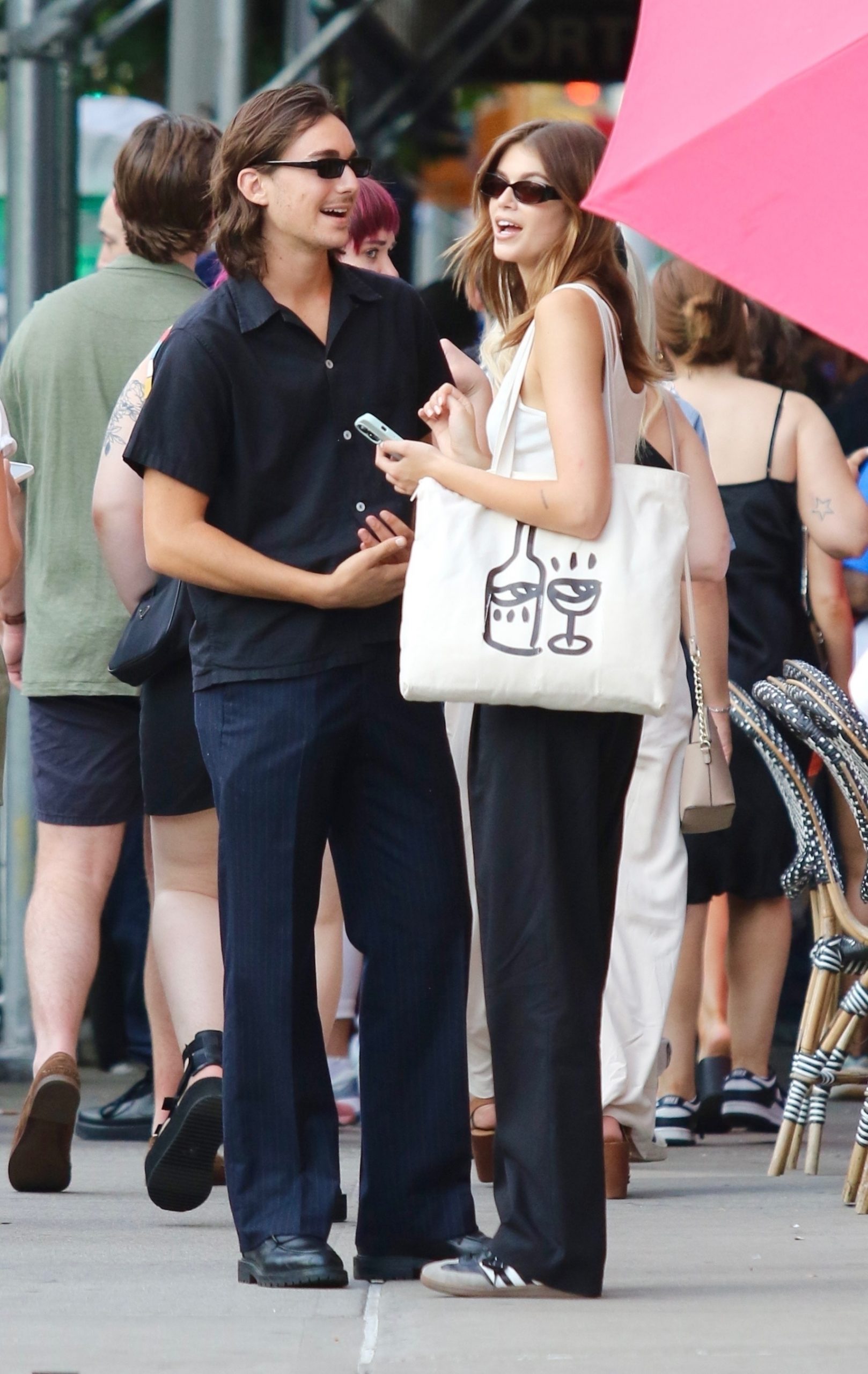 New York chic: What did Kaia Gerber go to dinner with her friend?
