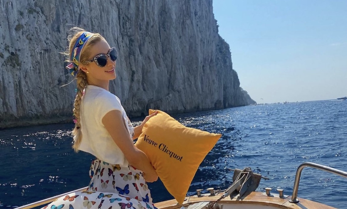 The butterfly effect: Paris Hilton showed off an atypical, understated look (and not even in zero style)