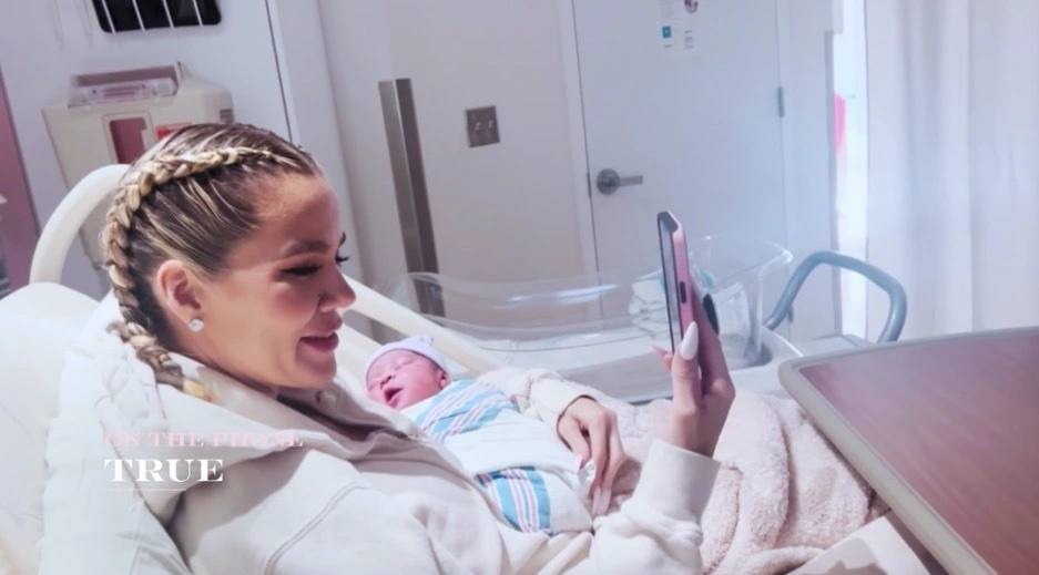 Khloe Kardashian with her son / The Kardashians
