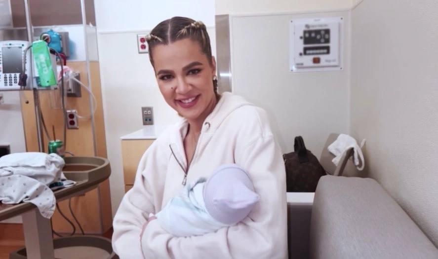 Khloe Kardashian with her son / The Kardashians