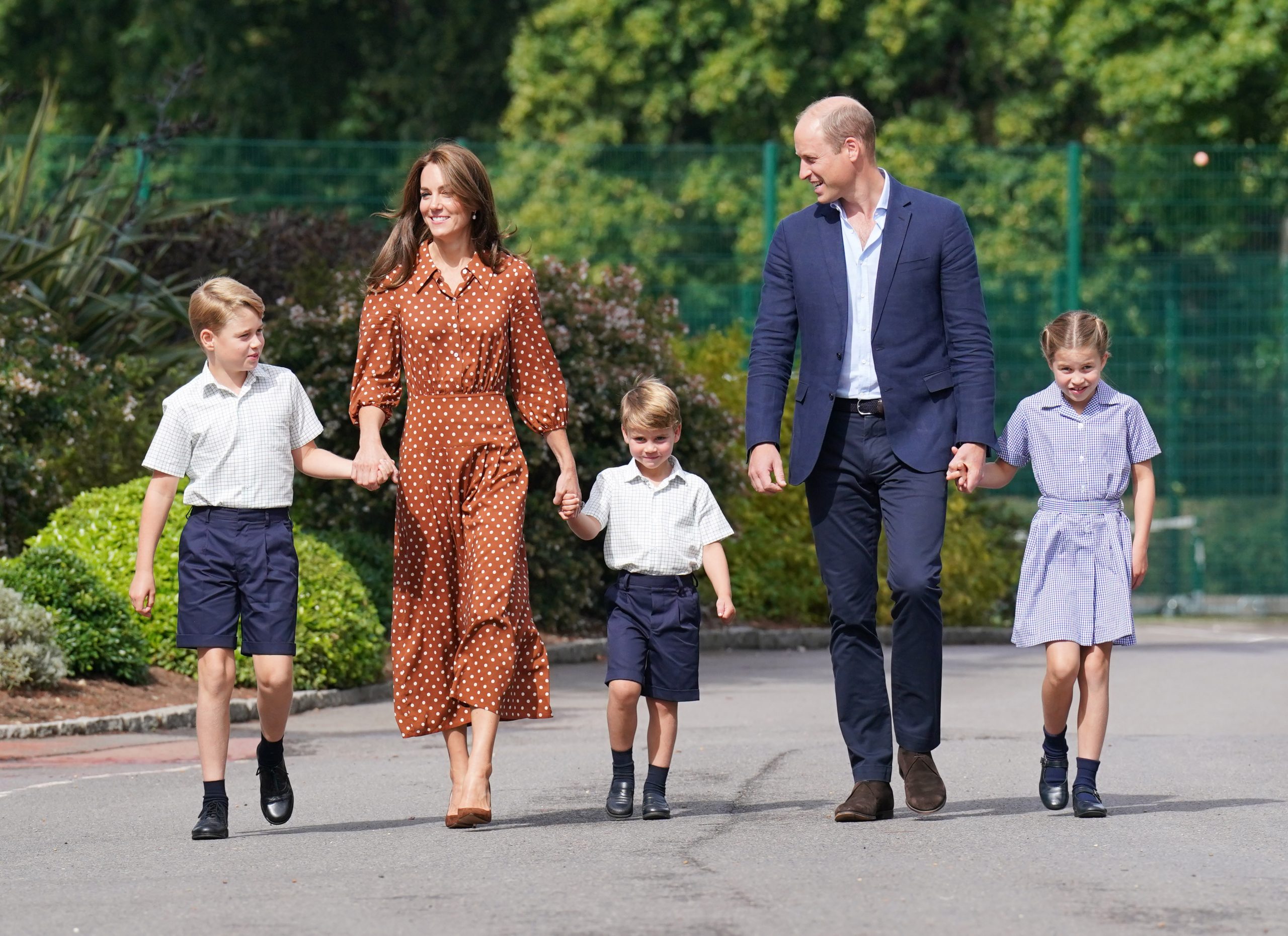 Picture of the day: Kate Middleton and Prince William take kids to a new school