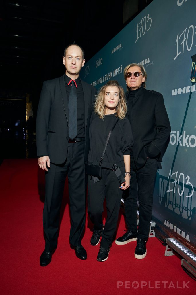 Никита Тарасов с супругой Мариной и отцом