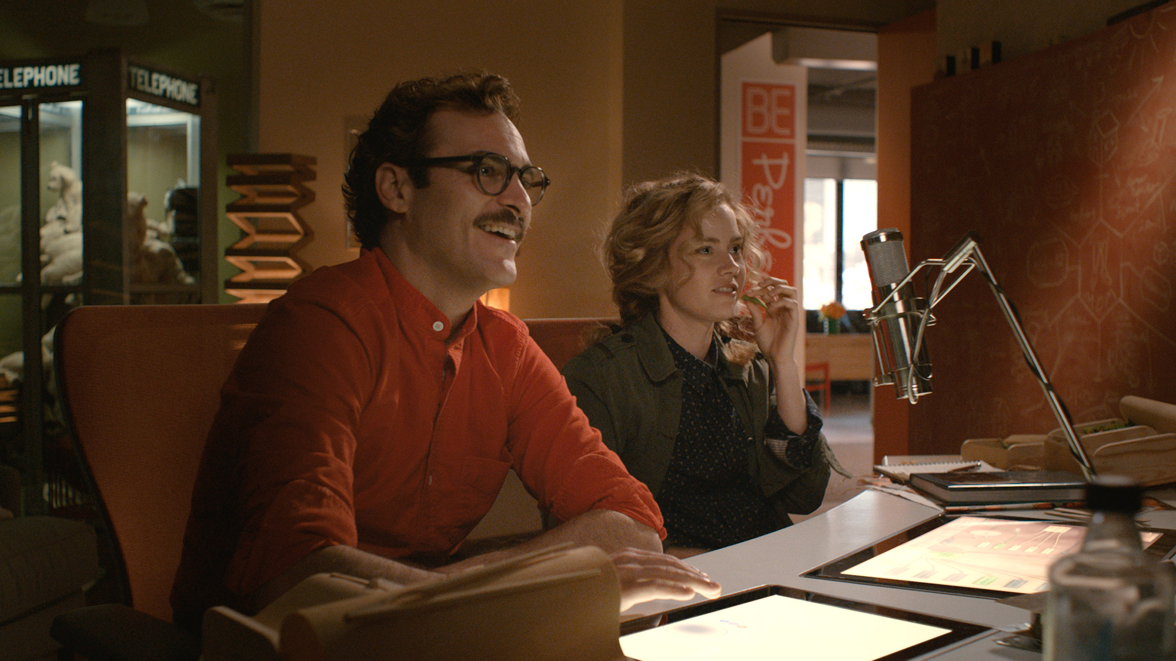 Scarlett Johansson talks to Joaquin Phoenix about a difficult scene while filming ‘Her’