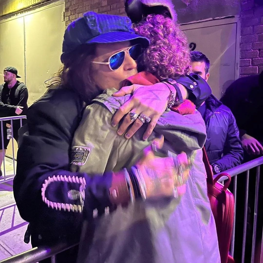 How does 59-year-old Johnny Depp look in fan photos?