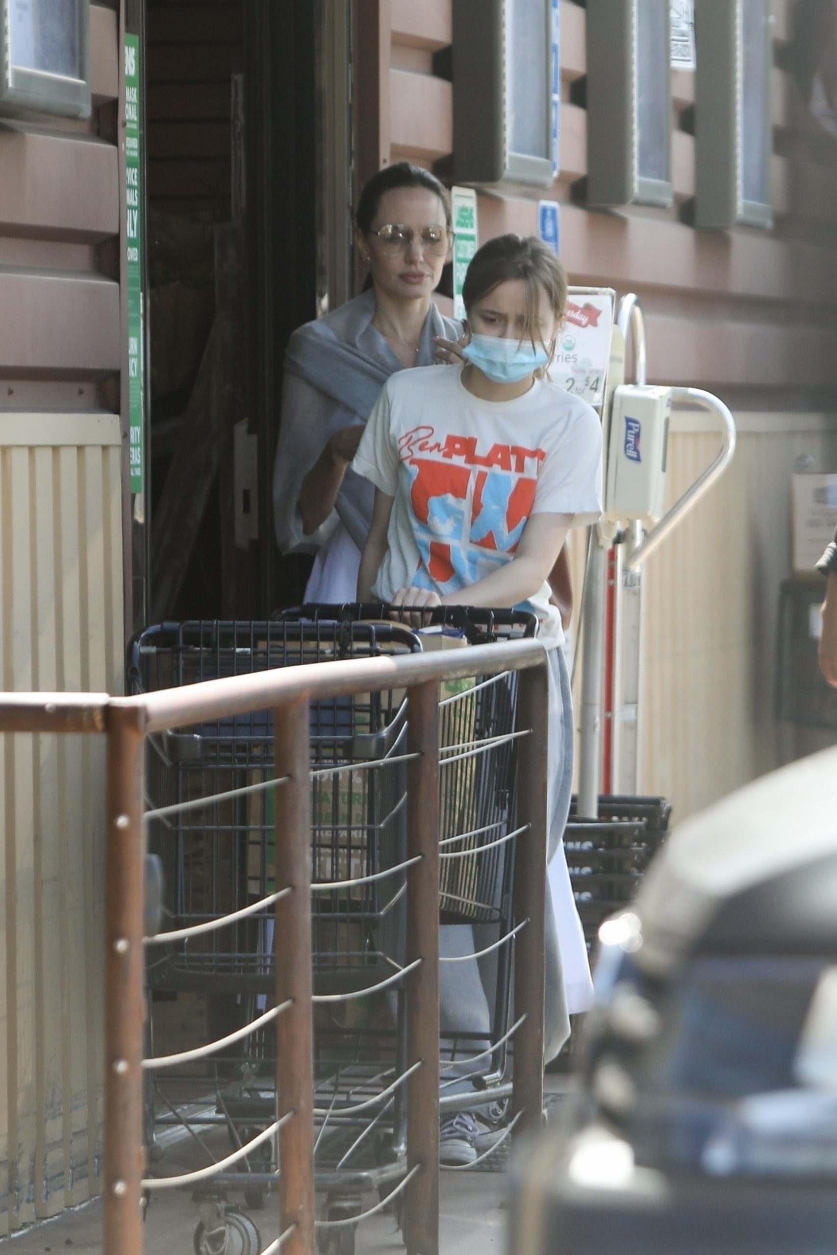 Angelina Jolie Looks Confused in First Photos After Brad Pitt Was Accused of Domestic Violence
