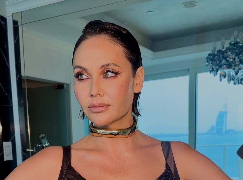 Жалаңаш Лайсан Утяшева фото немесе бейне